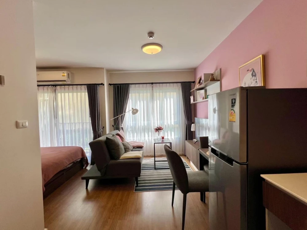 For rent: D Condo Bliss Sriracha, a beautifully decorated room with full furniture. Just bring your bags and move in!