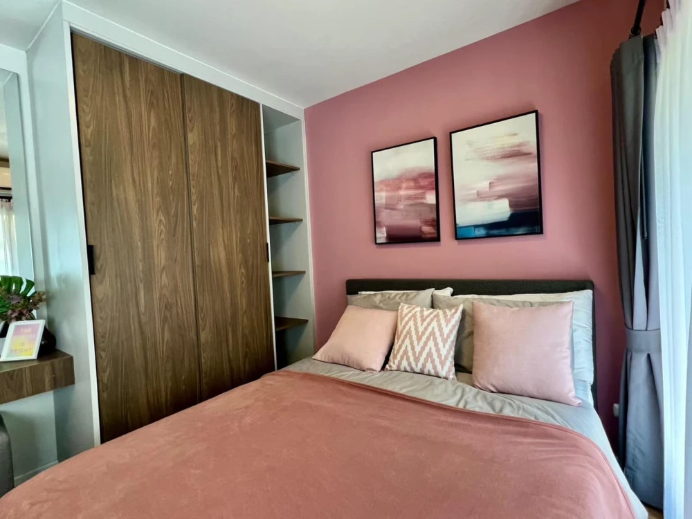 For rent: D Condo Bliss Sriracha, a beautifully decorated room with full furniture. Just bring your bags and move in!