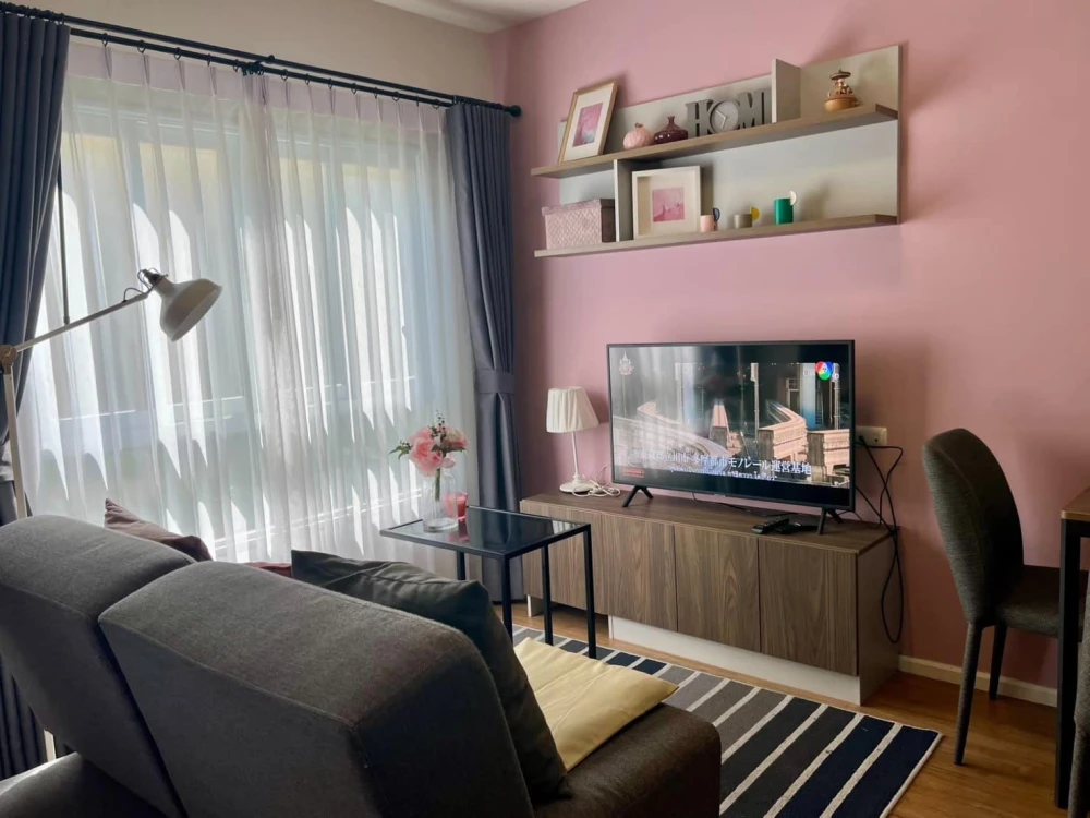 For rent: D Condo Bliss Sriracha, a beautifully decorated room with full furniture. Just bring your bags and move in!