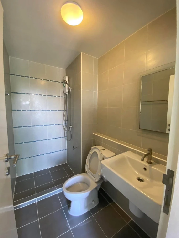 For rent: D Condo Campus Resort Bangsean, 1 bedroom, 1 bathroom. Great location, convenient transportation. Don't miss out!