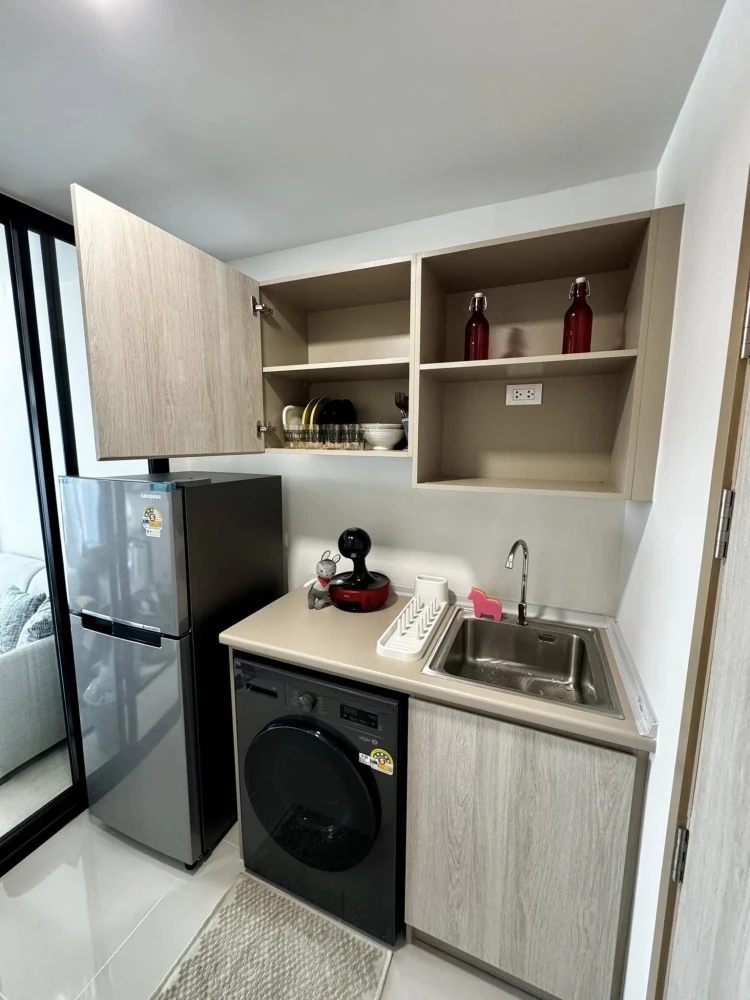 For rent: D Condo Hype Rangsit, decorated in a minimalist style, comes with a great price, hurry and reserve now.