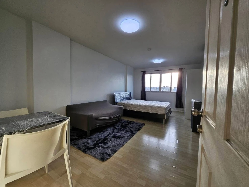 For rent: D Condo Onnut-Suvarnabhumi. Spacious and comfortable room with full furnishings at an affordable price. Just bring your belongings and move