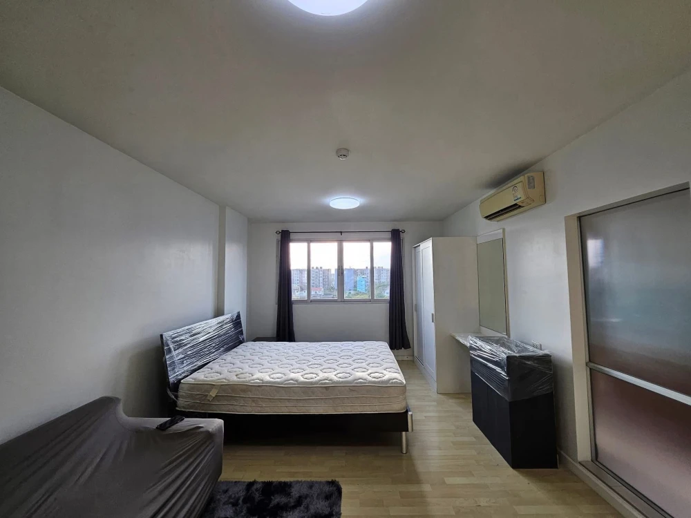 For rent: D Condo Onnut-Suvarnabhumi. Spacious and comfortable room with full furnishings at an affordable price. Just bring your belongings and move