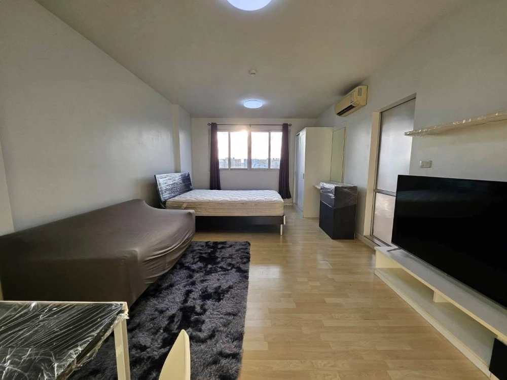 For rent: D Condo Onnut-Suvarnabhumi. Spacious and comfortable room with full furnishings at an affordable price. Just bring your belongings and move