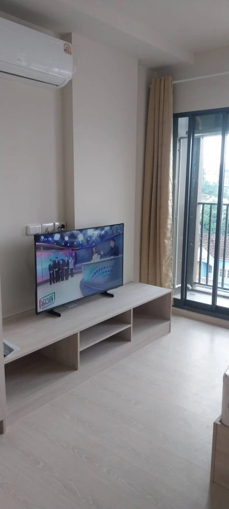 For rent: D Condo Ramkhamhaeng 40, studio room, 6th floor, clear view, good breeze, fully furnished, ready to move in.