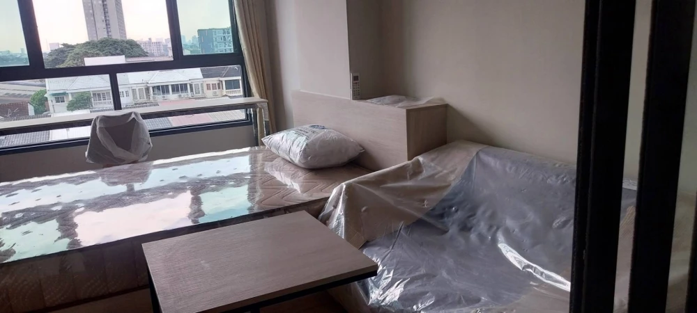 For rent: D Condo Ramkhamhaeng 40, studio room, 6th floor, clear view, good breeze, fully furnished, ready to move in.