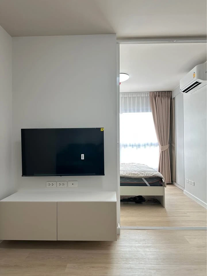 For rent: D Condo Ramkhamhaeng with full set of electrical appliances + full set of furniture. Hurry and reserve before you miss out.