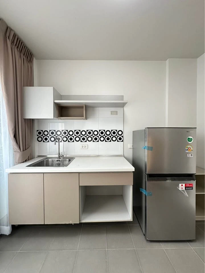 For rent: D Condo Ramkhamhaeng with full set of electrical appliances + full set of furniture. Hurry and reserve before you miss out.