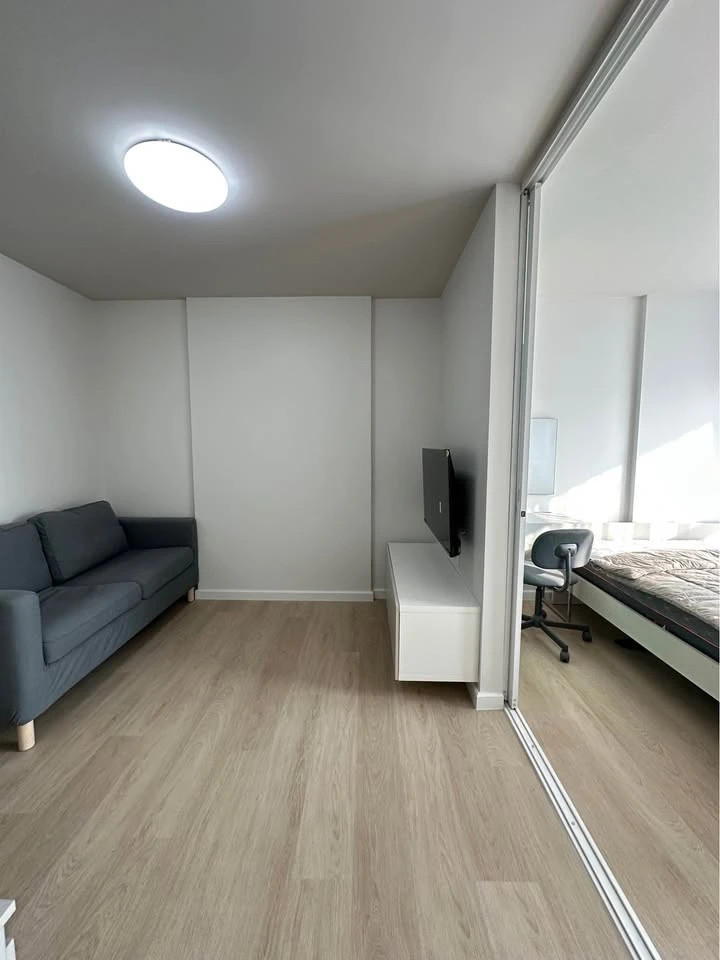 For rent: D Condo Ramkhamhaeng with full set of electrical appliances + full set of furniture. Hurry and reserve before you miss out.