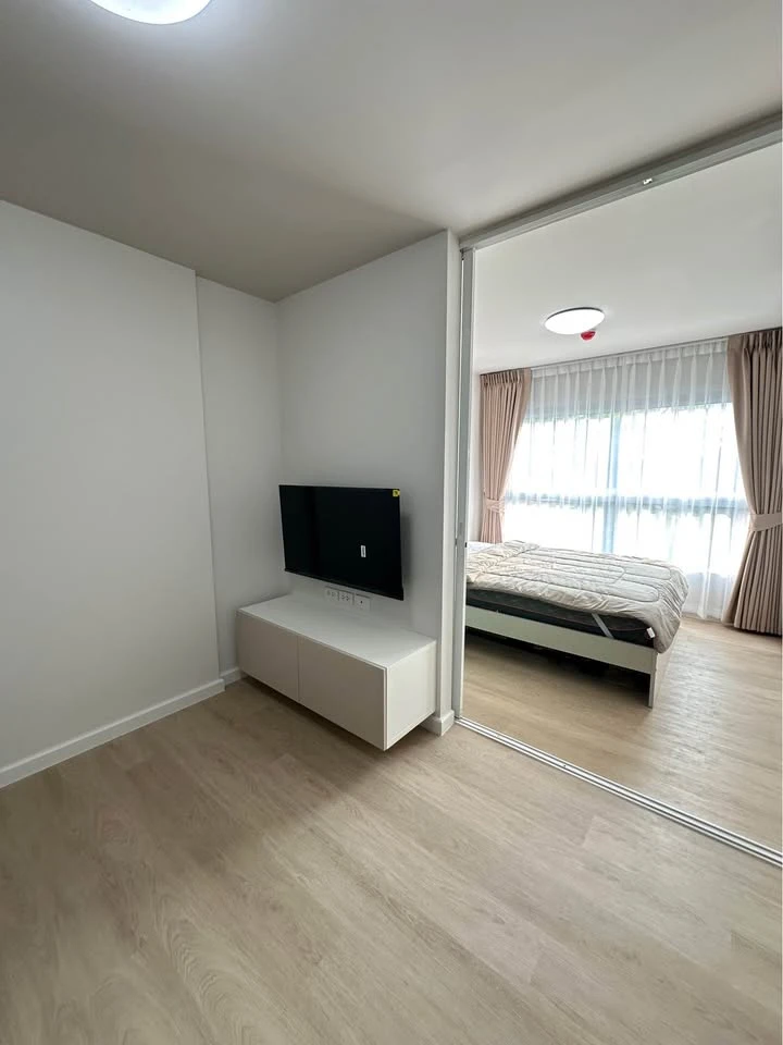 For rent: D Condo Ramkhamhaeng with full set of electrical appliances + full set of furniture. Hurry and reserve before you miss out.