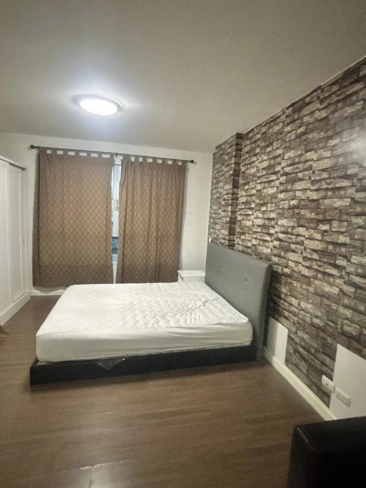 For rent: D Condo Sathupradit 49, 1st floor, spacious and comfortable unit, easy access, affordable price, complete amenities. Book now before it's to