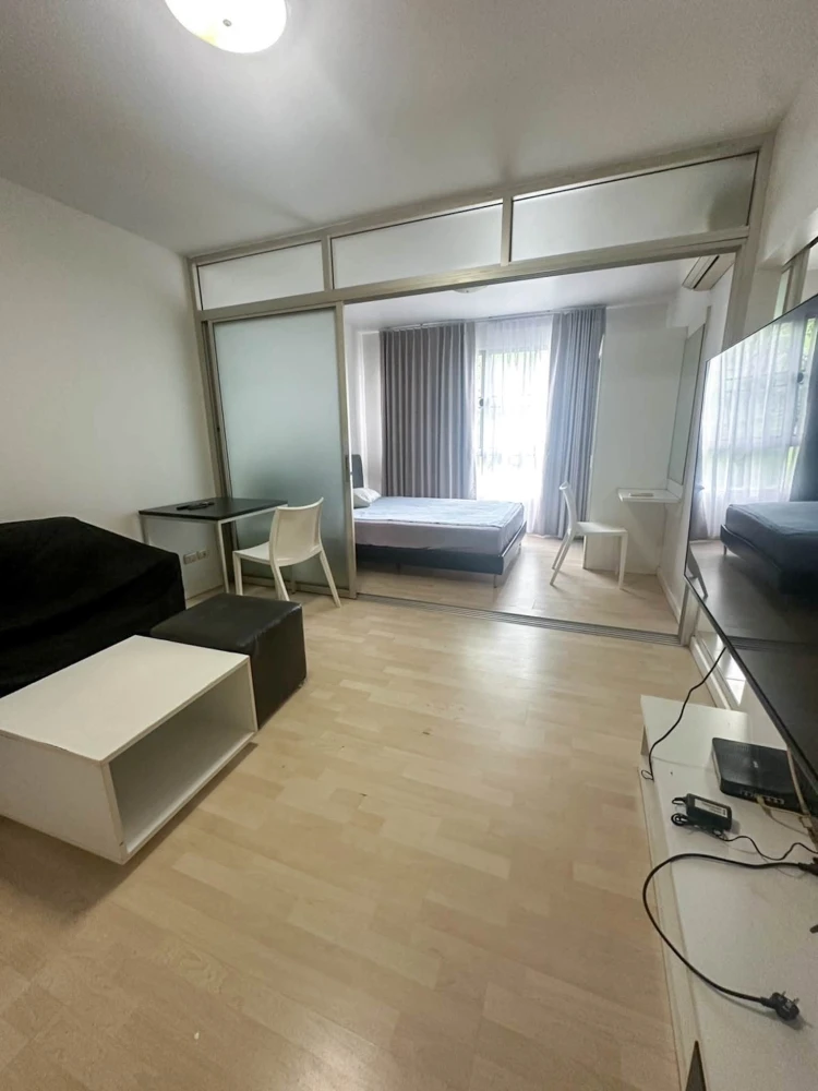 D Condo Ramkhamhaeng 64 for rent, Building A, next to Ramkhamhaeng Road. Fully furnished, just bring your belongings and move in.