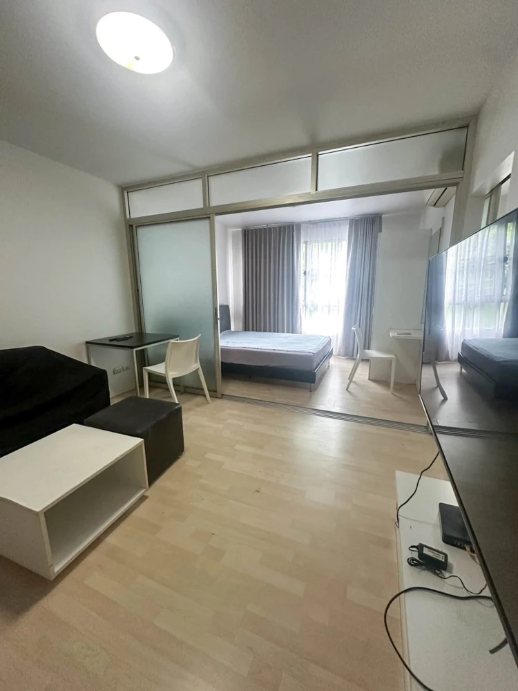 D Condo Ramkhamhaeng 64 for rent, Building A, next to Ramkhamhaeng Road. Fully furnished, just bring your belongings and move in.