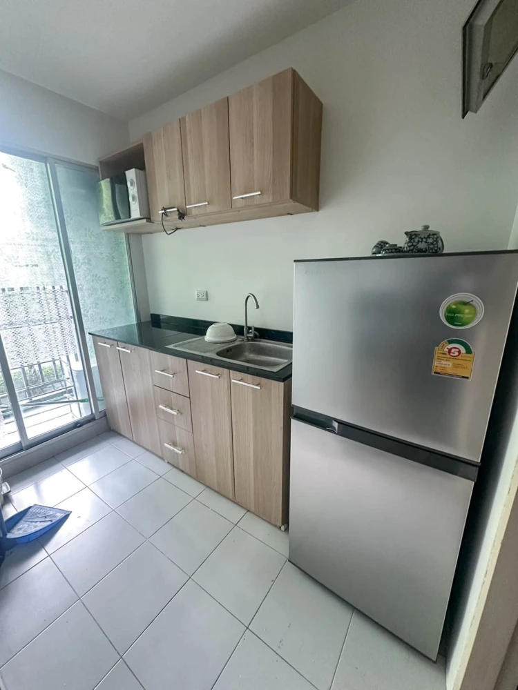 D Condo Ramkhamhaeng 64 for rent, Building A, next to Ramkhamhaeng Road. Fully furnished, just bring your belongings and move in.