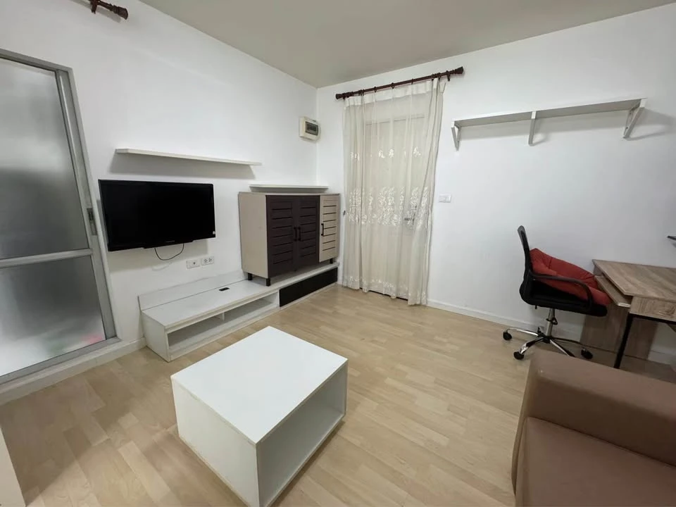 D Condo Ramintra for rent, appliances included, washing machine included, furnished room, ready to move in, just bring your bags and move in.