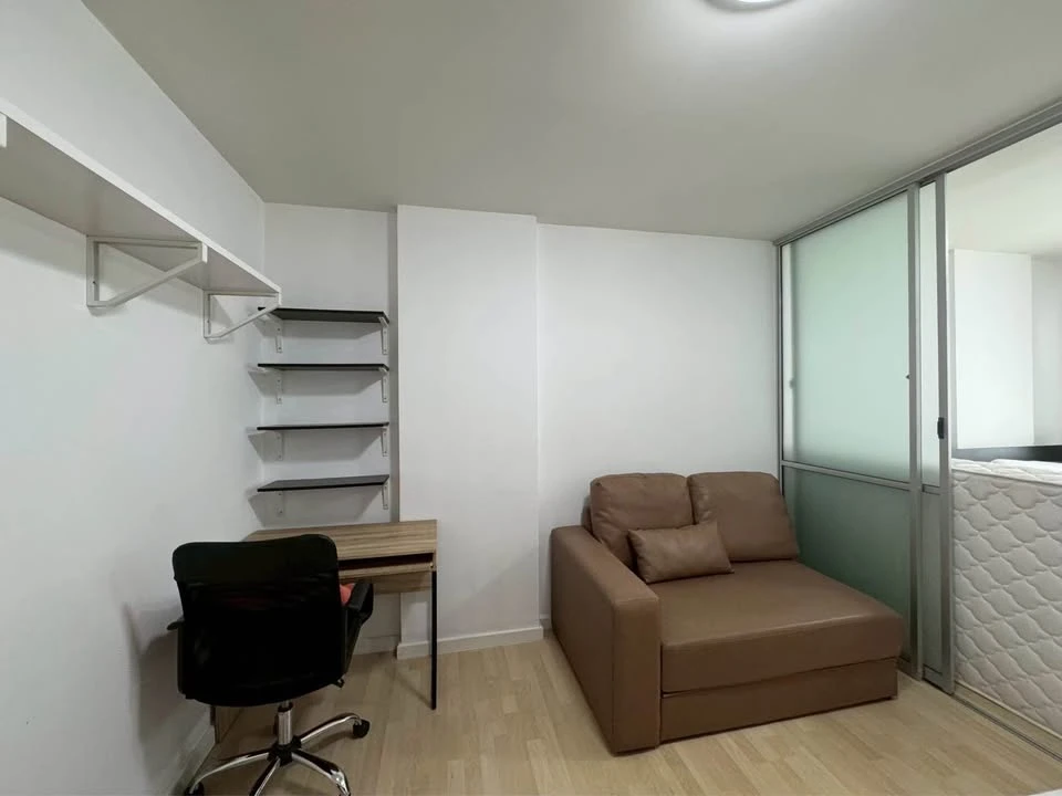 D Condo Ramintra for rent, appliances included, washing machine included, furnished room, ready to move in, just bring your bags and move in.