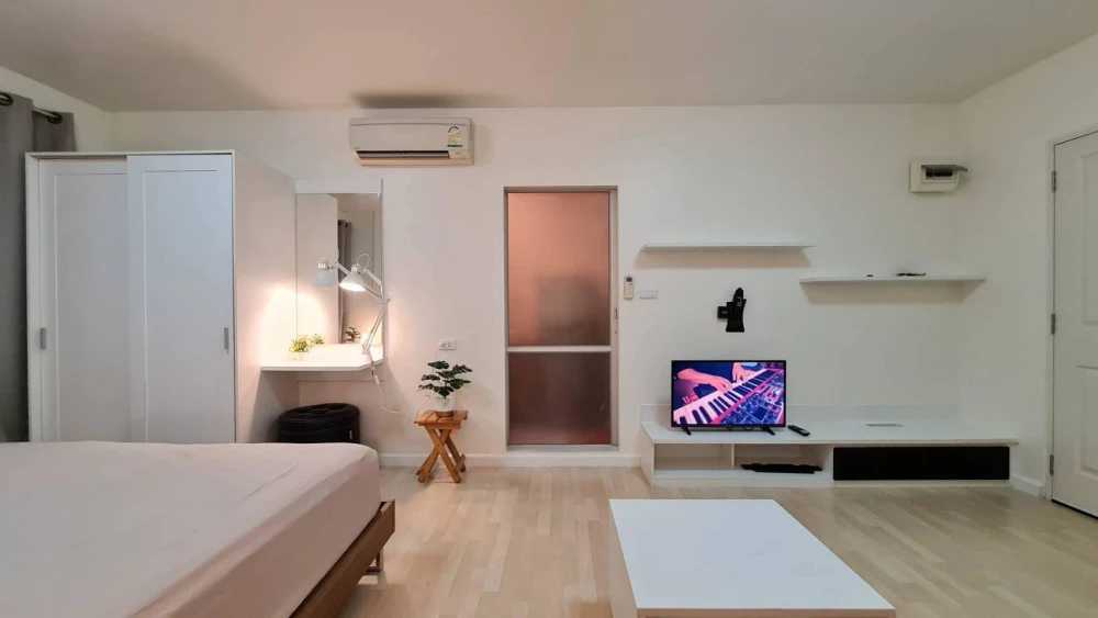 For rent d condo On Nut-Suvarnabhumi, spacious room, ready to move in, furniture and appliances included, book now before you miss out!!