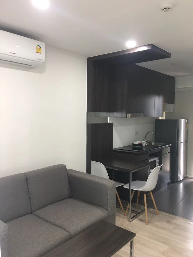 For rent: D Mark Condo Sutthisan, size 28 sq m, 7th floor, with built-in furniture. Don't delay!