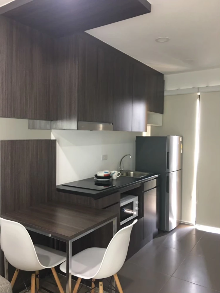 For rent: D Mark Condo Sutthisan, size 28 sq m, 7th floor, with built-in furniture. Don't delay!
