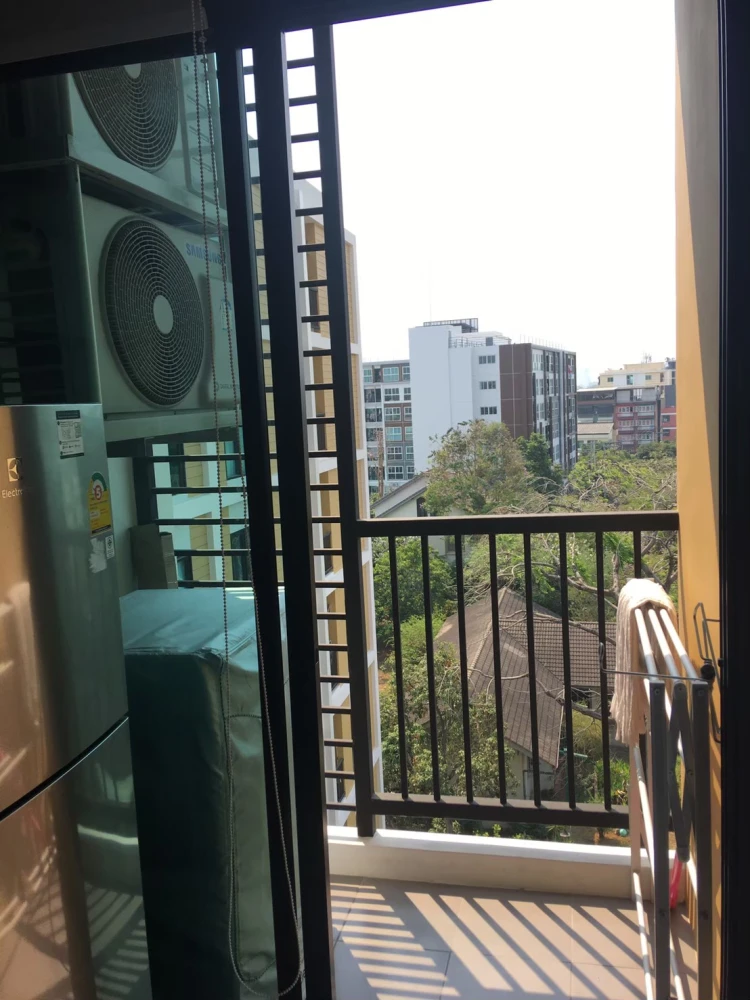 For rent: D Mark Condo Sutthisan, size 28 sq m, 7th floor, with built-in furniture. Don't delay!