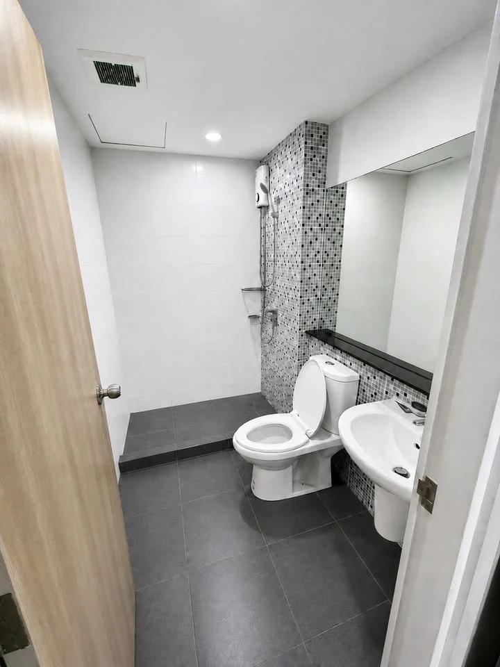 D Mark Condo Sutthisan for rent, 8th floor, fully furnished. Just bring your belongings and move in.