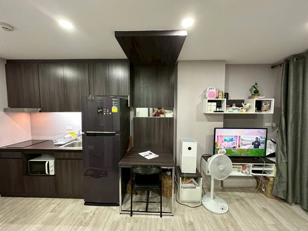 For rent: D'Mark Condo Sutthisan. Nice room, fully furnished, and affordable. Just bring your belongings and move in! Book now before it's too late! +