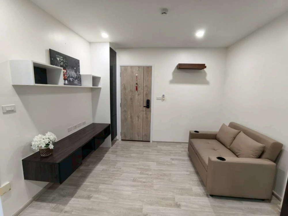 D Mark Condo Sutthisan for rent. Nice room, fully furnished, spacious and comfortable. Book now!