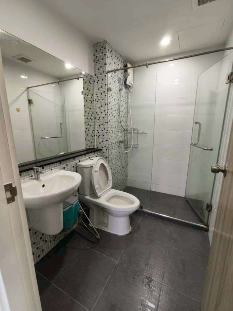 D Mark Condo Sutthisan for rent. Nice room, fully furnished, spacious and comfortable. Book now!