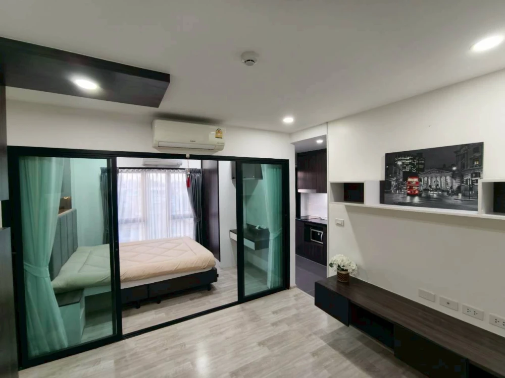 D Mark Condo Sutthisan for rent. Nice room, fully furnished, spacious and comfortable. Book now!