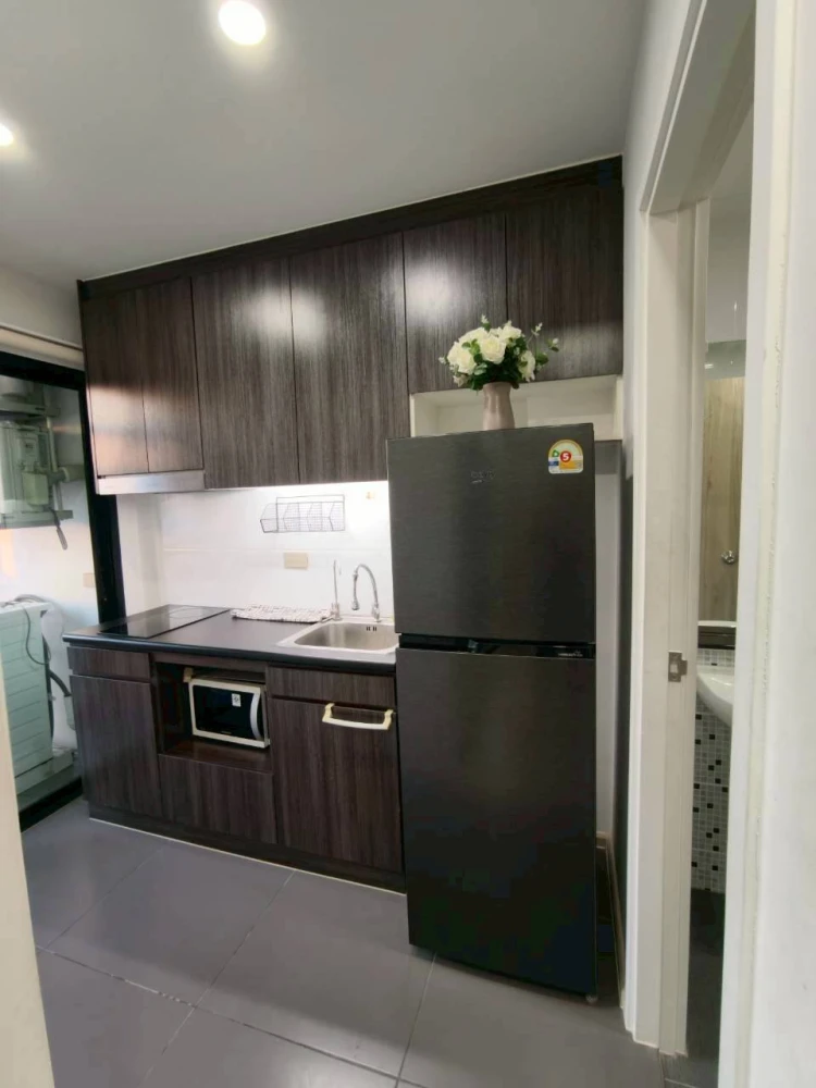 D Mark Condo Sutthisan for rent. Nice room, fully furnished, spacious and comfortable. Book now!
