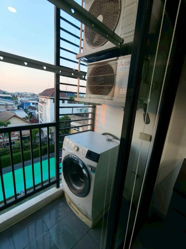 D Mark Condo Sutthisan for rent. Nice room, fully furnished, spacious and comfortable. Book now!