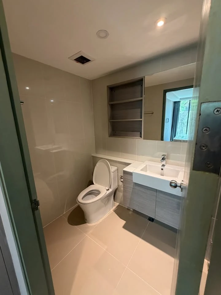 For rent: D' Memoria Phaholyothin 8, 44 sq.m., large and spacious room, beautiful room, great location, ready to move in. Viewing appointments availab