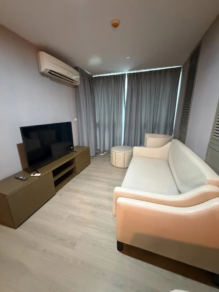 For rent: D' Memoria Phaholyothin 8, 44 sq.m., large and spacious room, beautiful room, great location, ready to move in. Viewing appointments availab