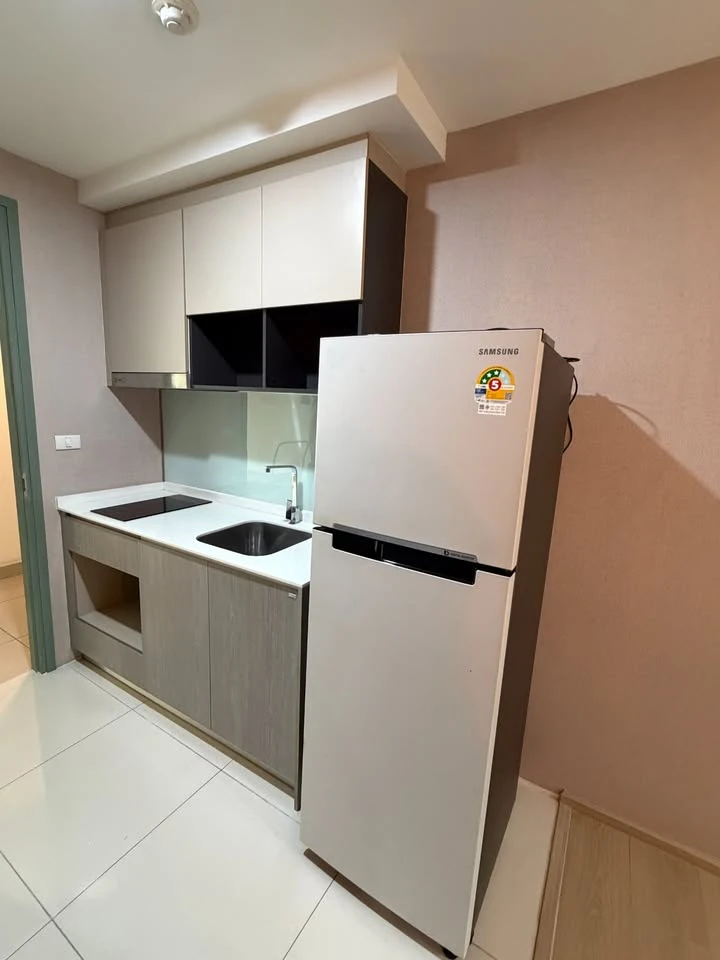 For rent: D' Memoria Phaholyothin 8, 44 sq.m., large and spacious room, beautiful room, great location, ready to move in. Viewing appointments availab