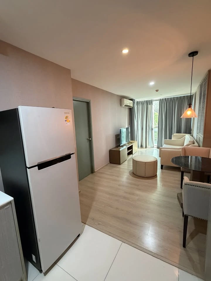 For rent: D' Memoria Phaholyothin 8, 44 sq.m., large and spacious room, beautiful room, great location, ready to move in. Viewing appointments availab