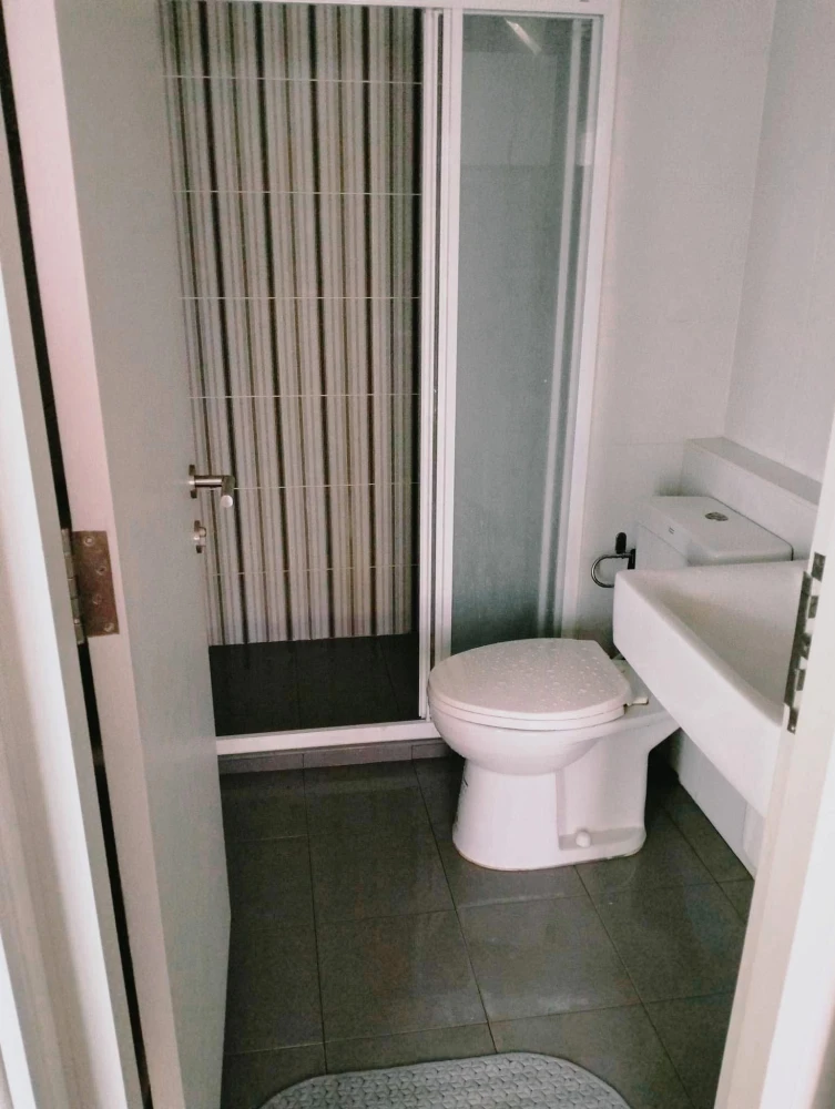 For rent: Dcondo Campus Kampangsaen, 3rd floor unit, fully furnished with washing machine. Book now!