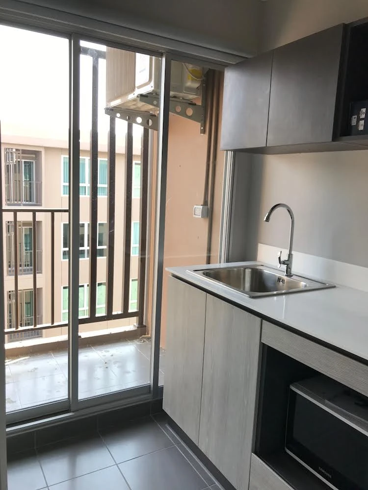 For rent: Dcondo Campus Kampangsaen, a lovely room on the 8th floor, fully furnished and equipped. Just bring your bags and move in!