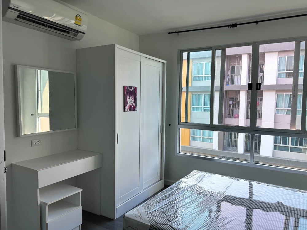 For rent: dcondo Campus Resort ABAC Bangna. Well-ventilated, garden view, bright and airy feel. Don't miss out!