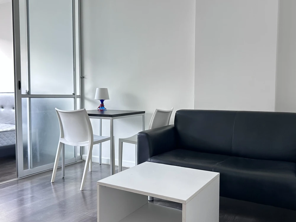 For rent: dcondo Campus Resort ABAC Bangna. Well-ventilated, garden view, bright and airy feel. Don't miss out!