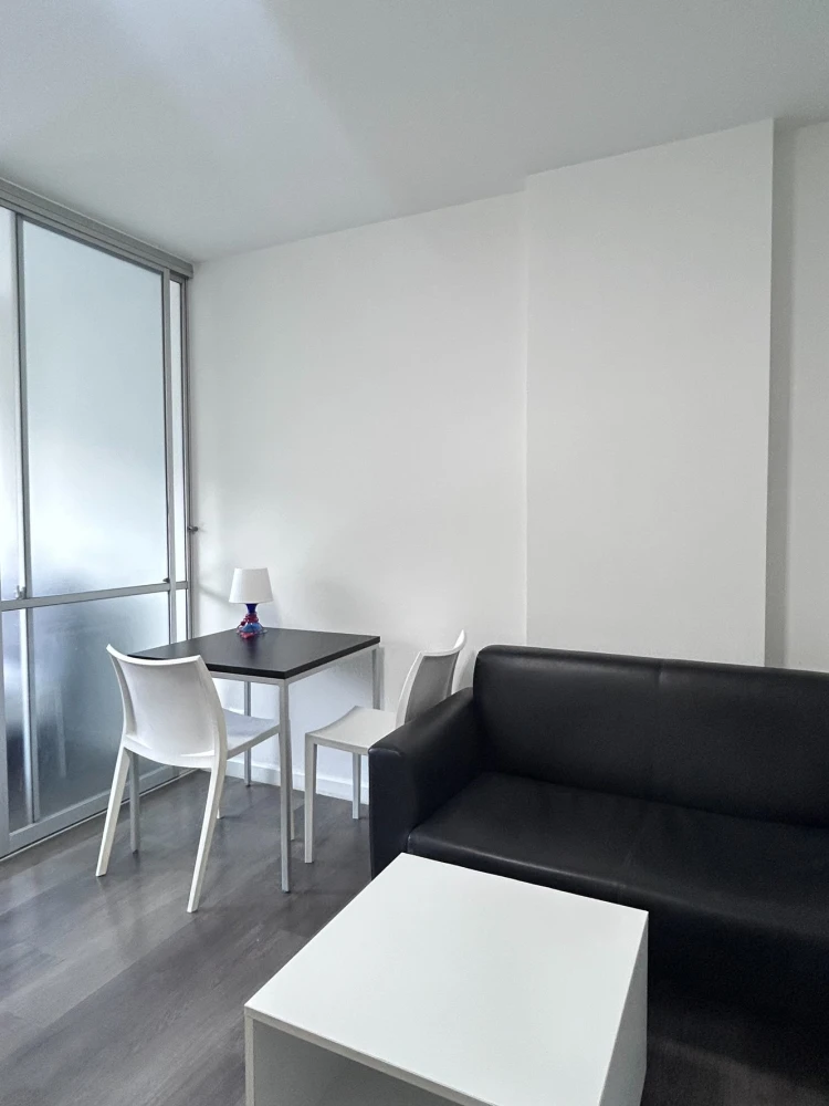 For rent: dcondo Campus Resort ABAC Bangna. Well-ventilated, garden view, bright and airy feel. Don't miss out!