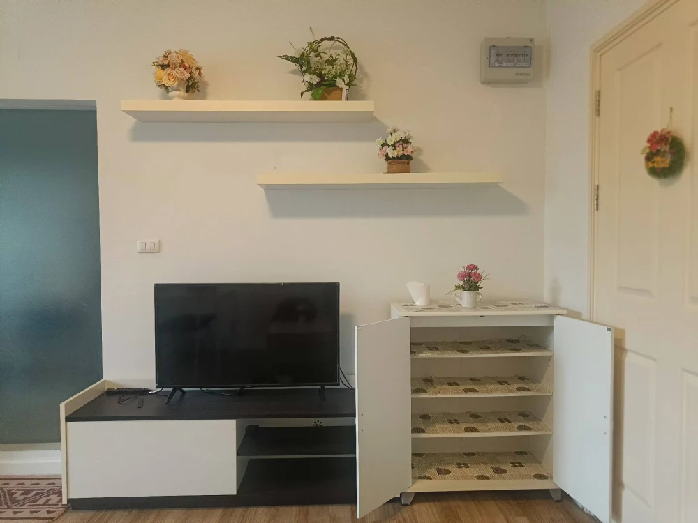 For rent: dcondo Campus Resort Rangsit, 2nd floor, 4 units available, fully furnished. Book now!