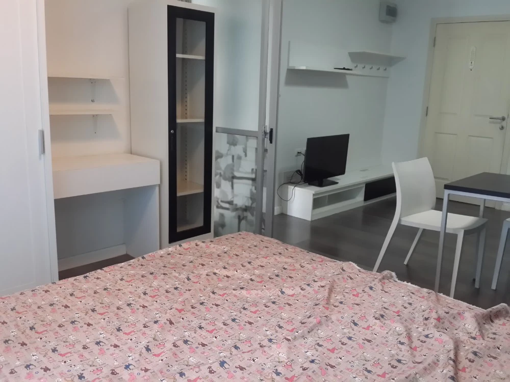 For rent dcondo Campus Resort Rangsit, 3rd floor, swimming pool view, partitioned room, fully furnished, reserve now.
