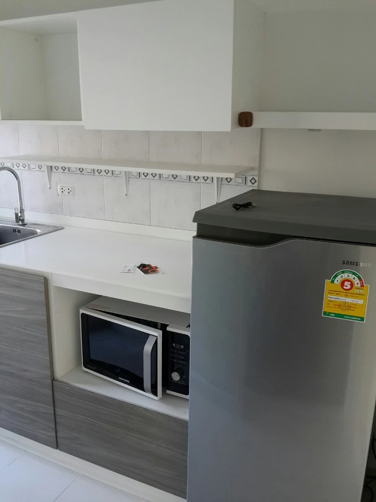 For rent dcondo Campus Resort Rangsit, 3rd floor, swimming pool view, partitioned room, fully furnished, reserve now.