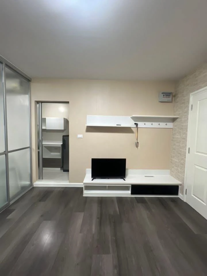 For rent: Dcondo Campus Resort Rangsit, Building D, 4th floor, private corner room, size 30 sq m. Must book.