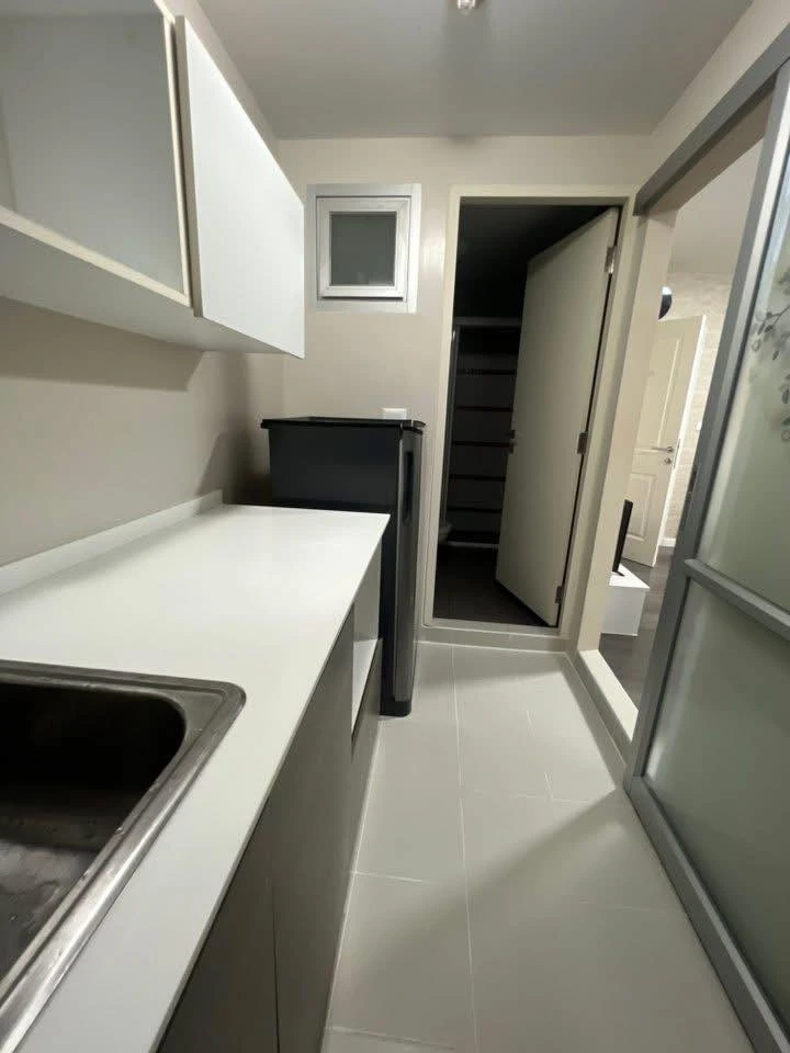 For rent: Dcondo Campus Resort Rangsit, Building D, 4th floor, private corner room, size 30 sq m. Must book.