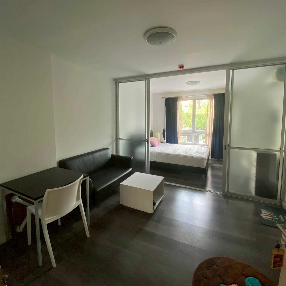 For rent: dcondo Campus Resort Rangsit, fully furnished unit, ready to move in immediately. Book now!