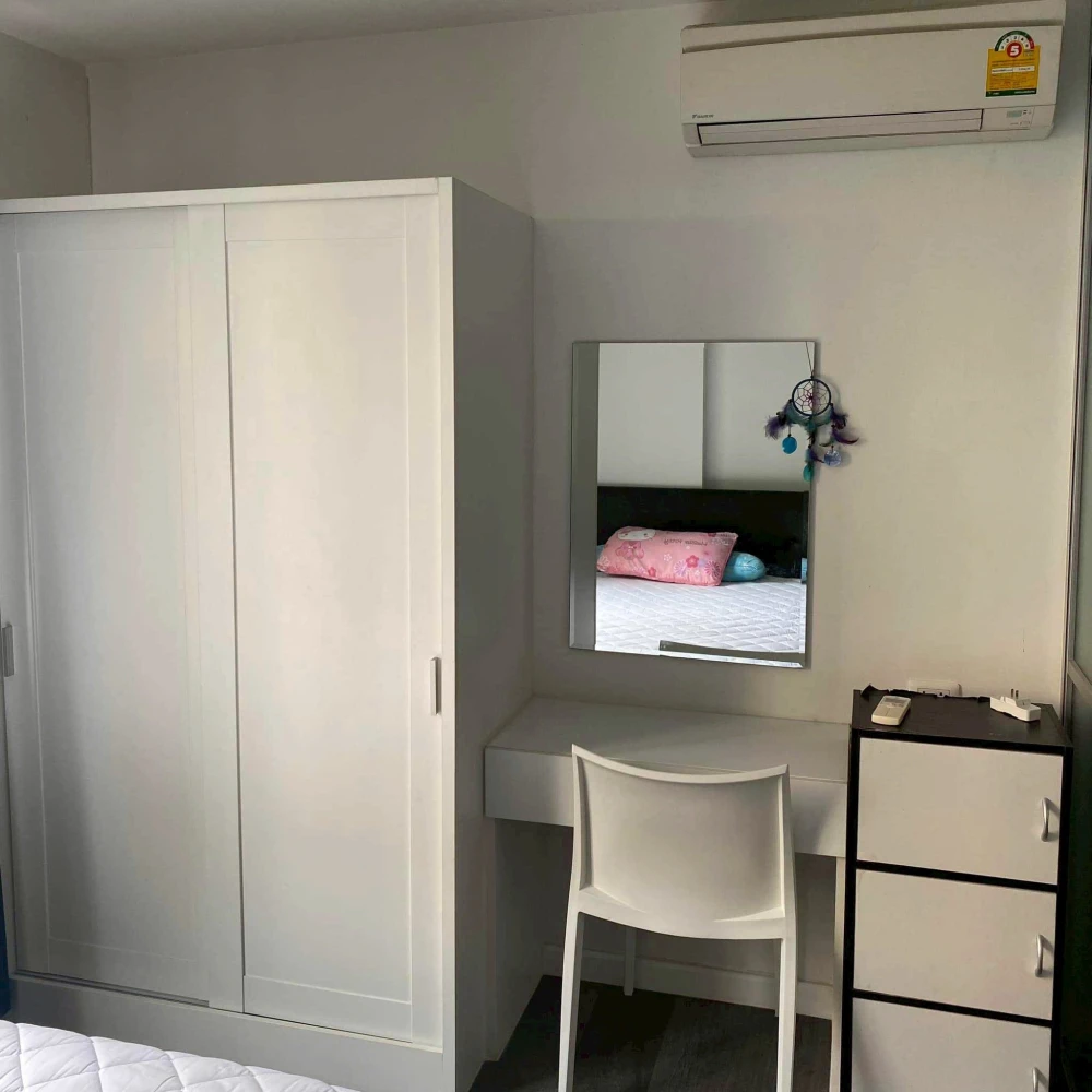 For rent: dcondo Campus Resort Rangsit, fully furnished unit, ready to move in immediately. Book now!