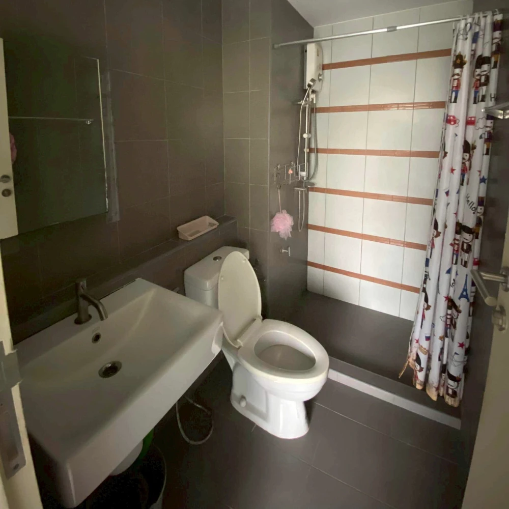 For rent: dcondo Campus Resort Rangsit, fully furnished unit, ready to move in immediately. Book now!