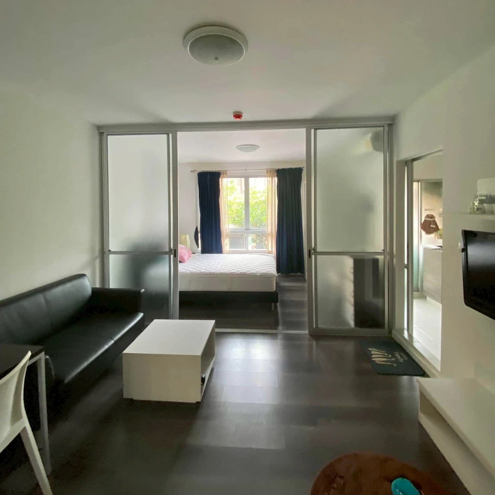 For rent: dcondo Campus Resort Rangsit, fully furnished unit, ready to move in immediately. Book now!