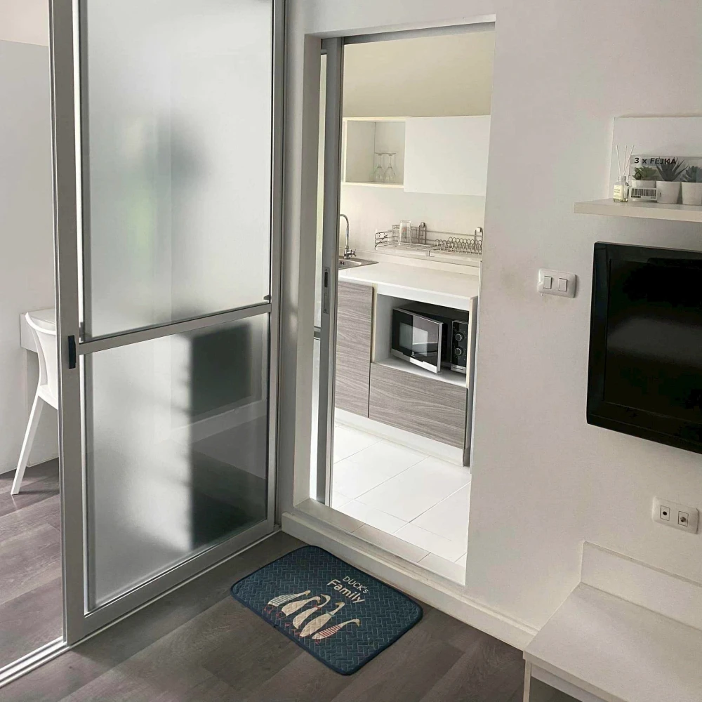 For rent: dcondo Campus Resort Rangsit, fully furnished unit, ready to move in immediately. Book now!